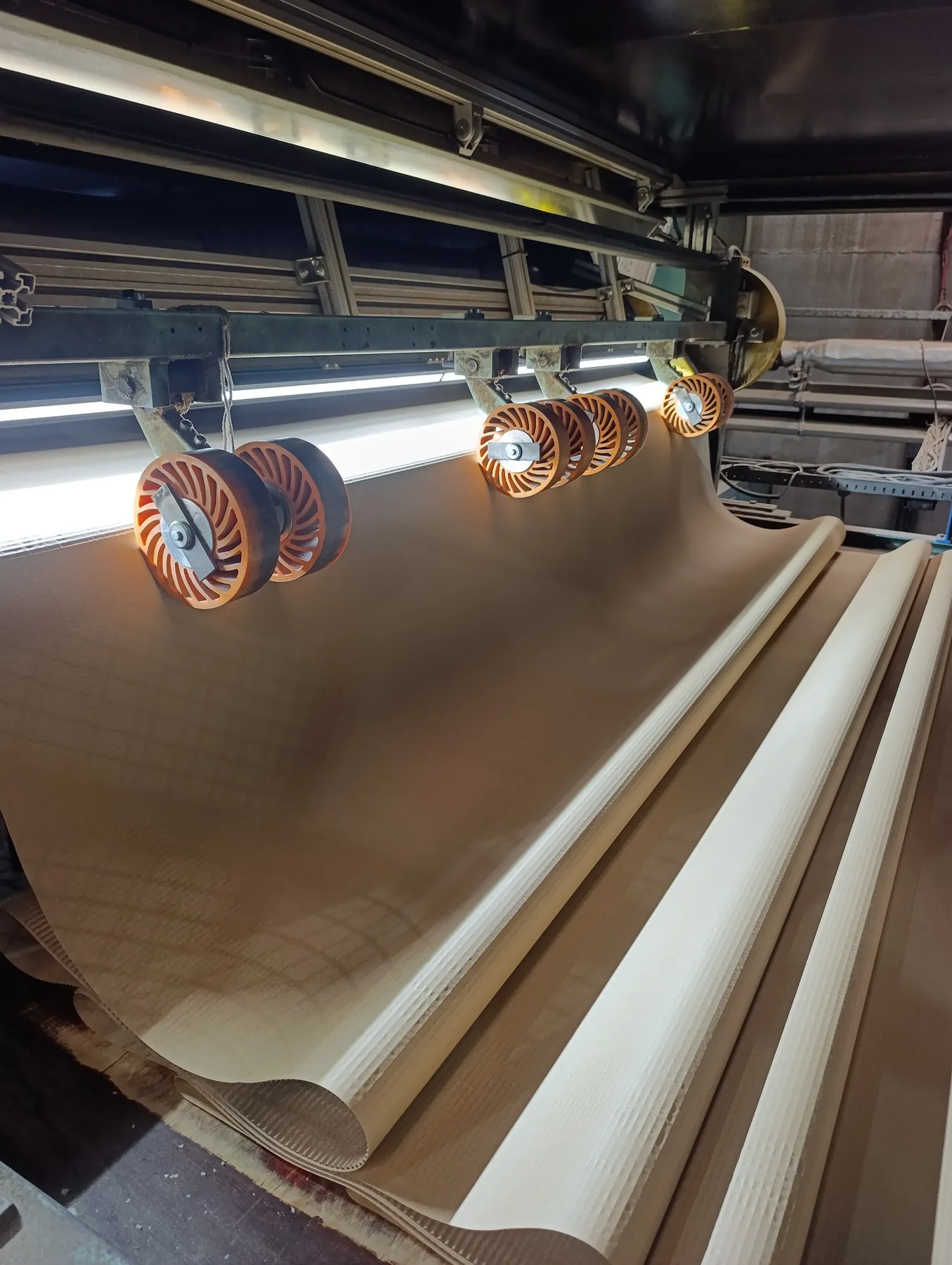 Corrugated sheets under controlled industrial lighting on a packaging production line
